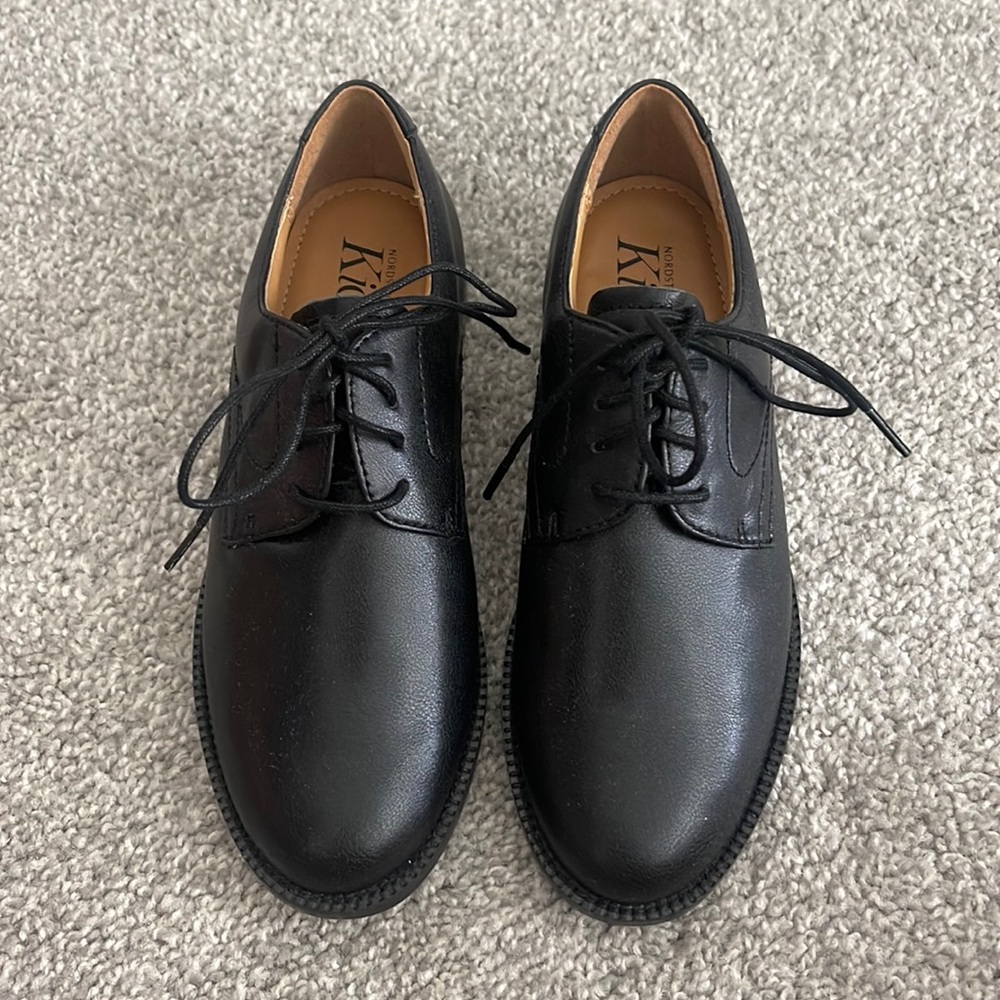 Boys dress shoe
